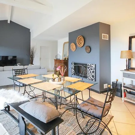 Sleeps 7 Pool Air Con Wifi Valcros