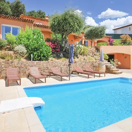 Sleeps 7 Pool Air Con Wifi