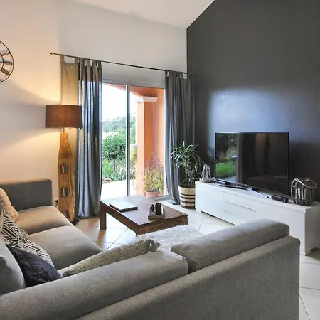 Sleeps 7 Pool Air Con Wifi 别墅